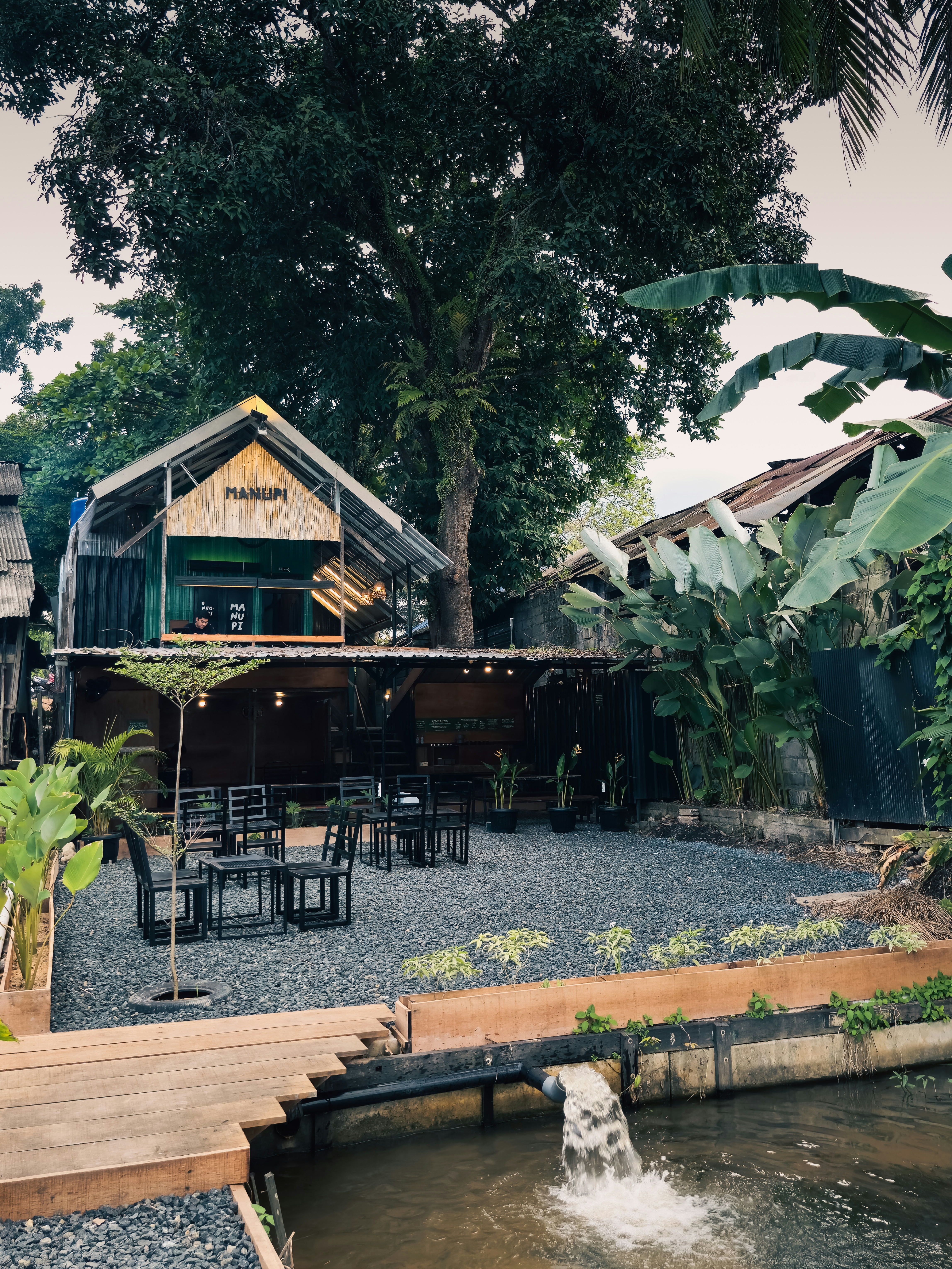 Suasana Rumah Kopi Manupi